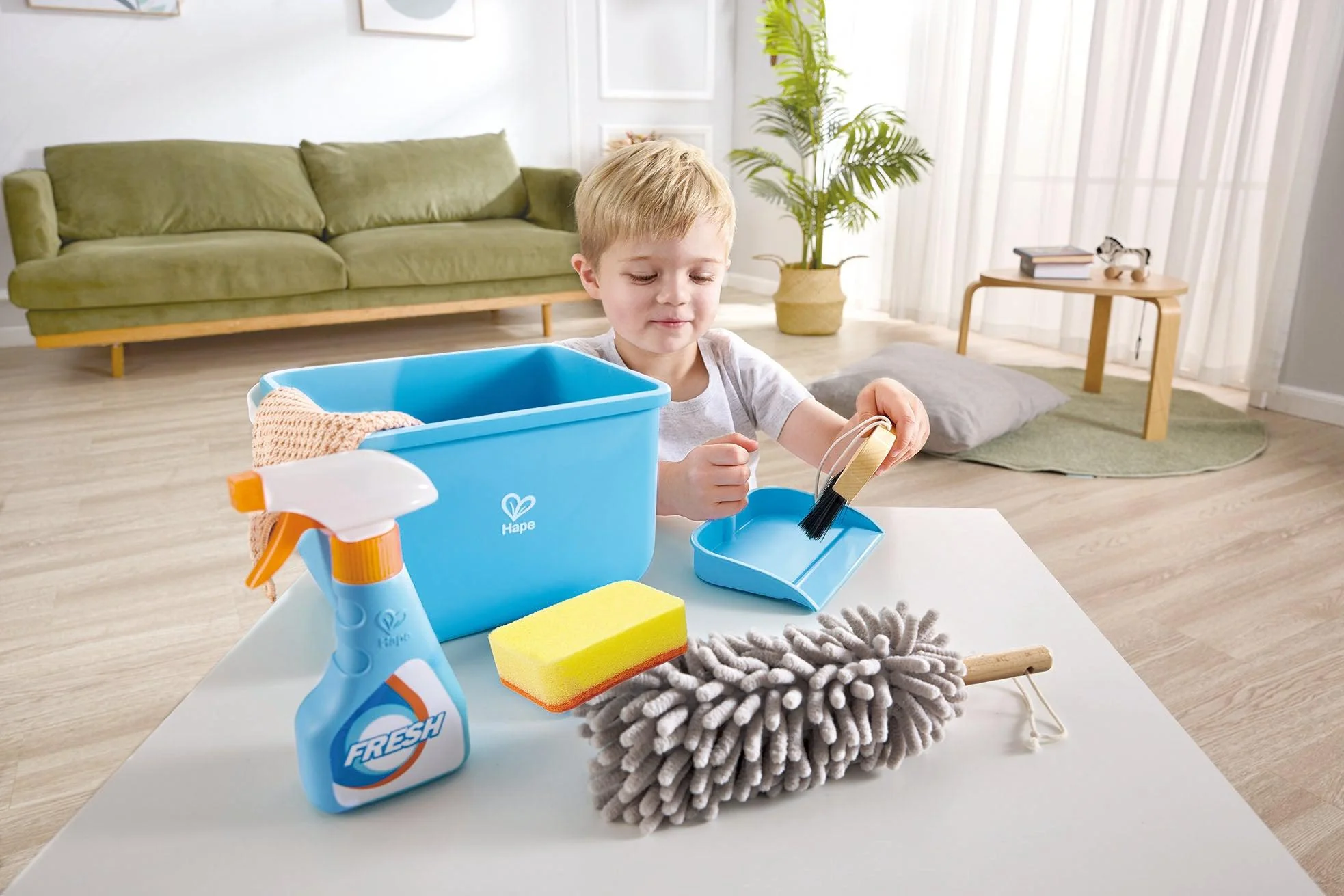 Hape Clean Up Bucket Set - Image 4