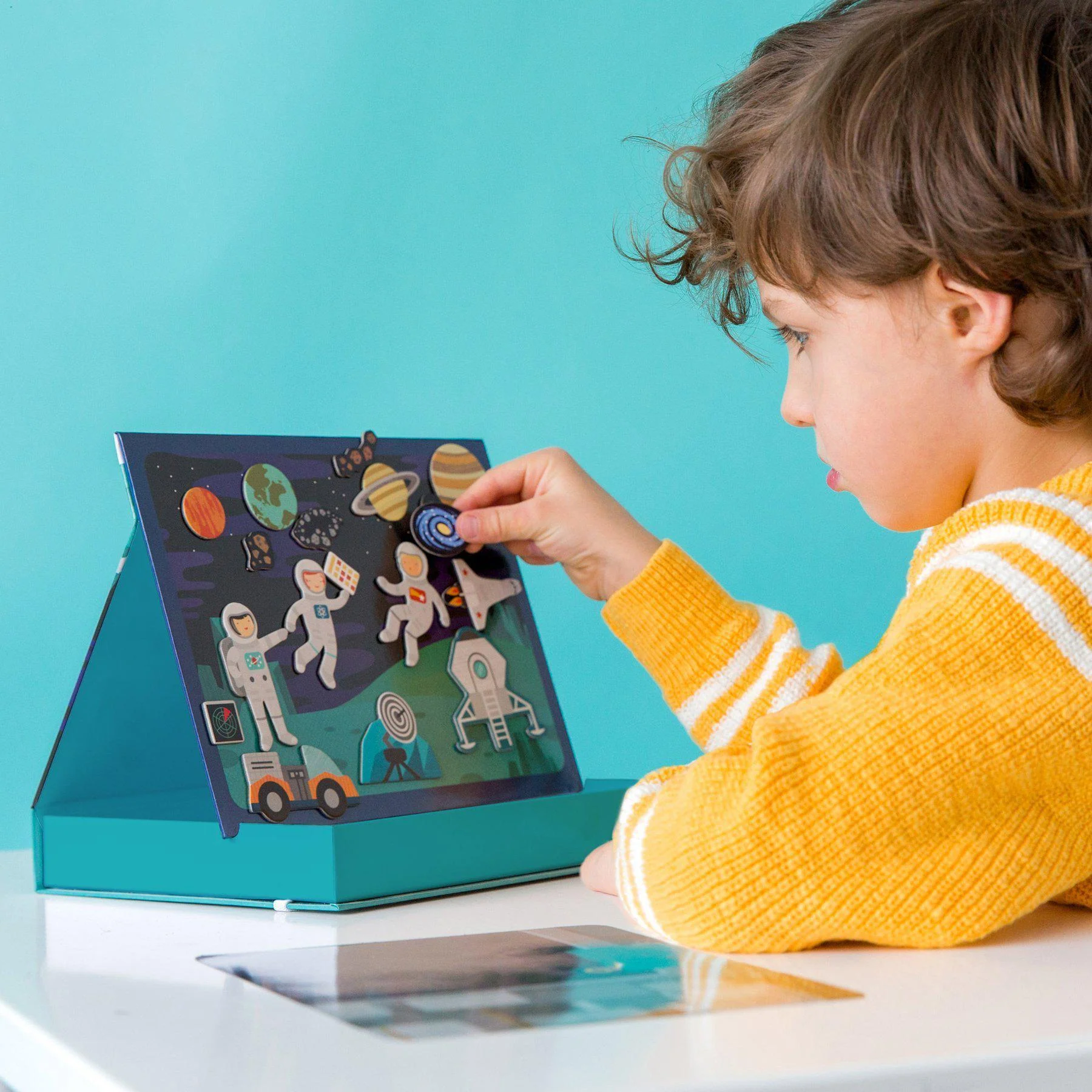 Magnetic Play Scene - Outer Space - Image 2